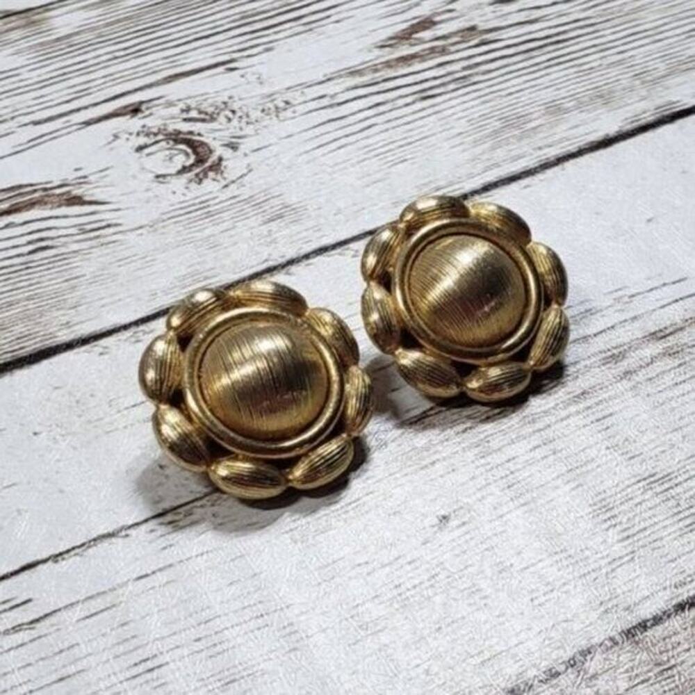 Vintage Clip On Earrings Gold Tone Flower with Pattern Detail 7/8"